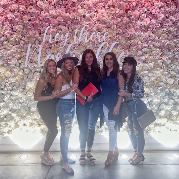 Meet your Posher, Courtney - Picture 4 of 4